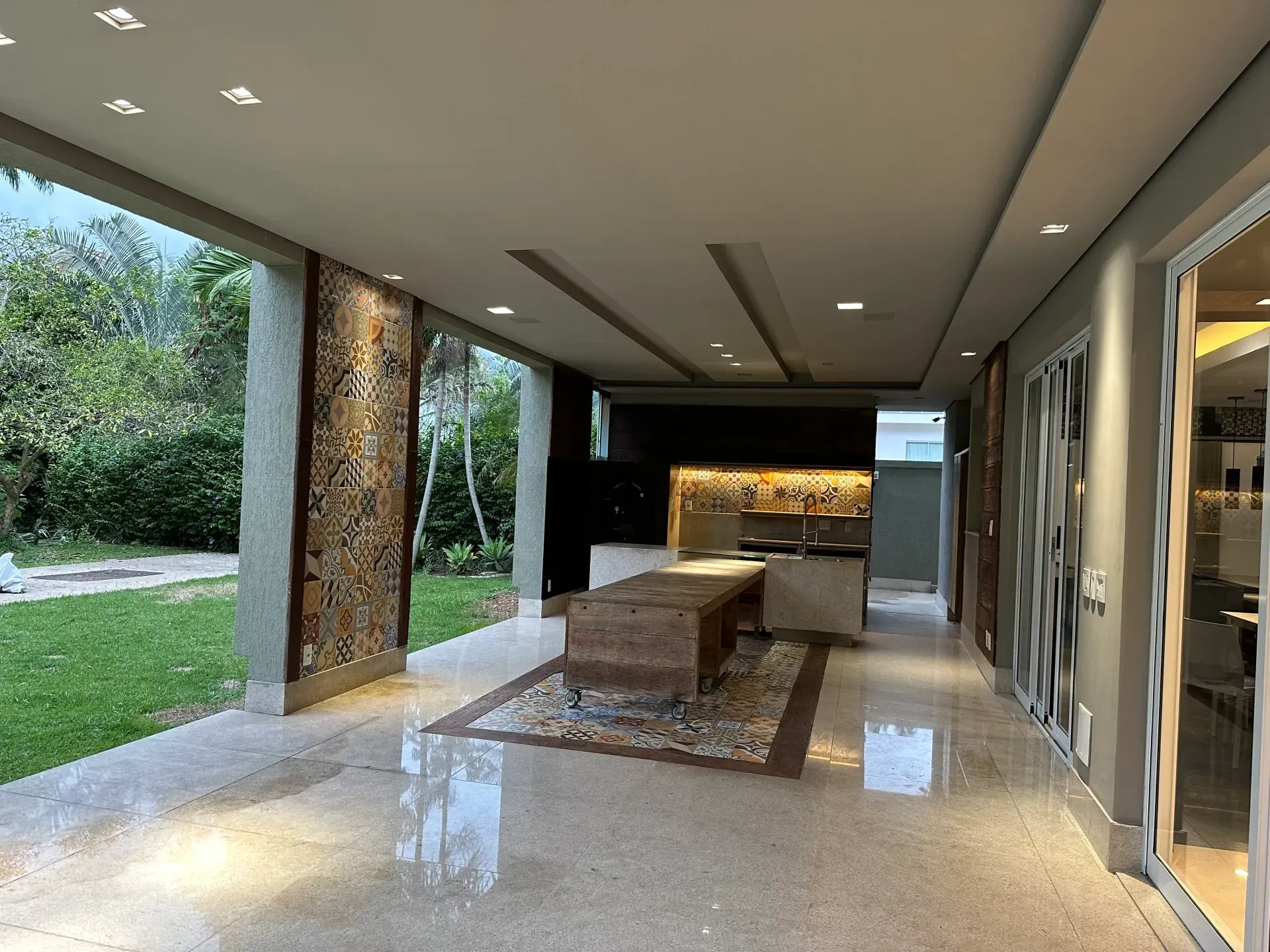 Condominium house with 4 bedrooms and 5 bathrooms — photo 3