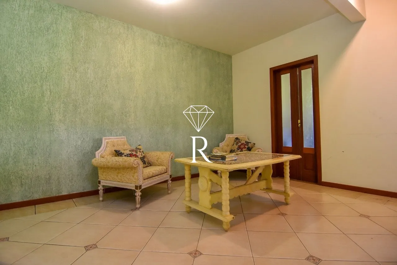 Casa tipo sítio con 4 dormitorios y 6 plazas de aparcamiento — photo 8