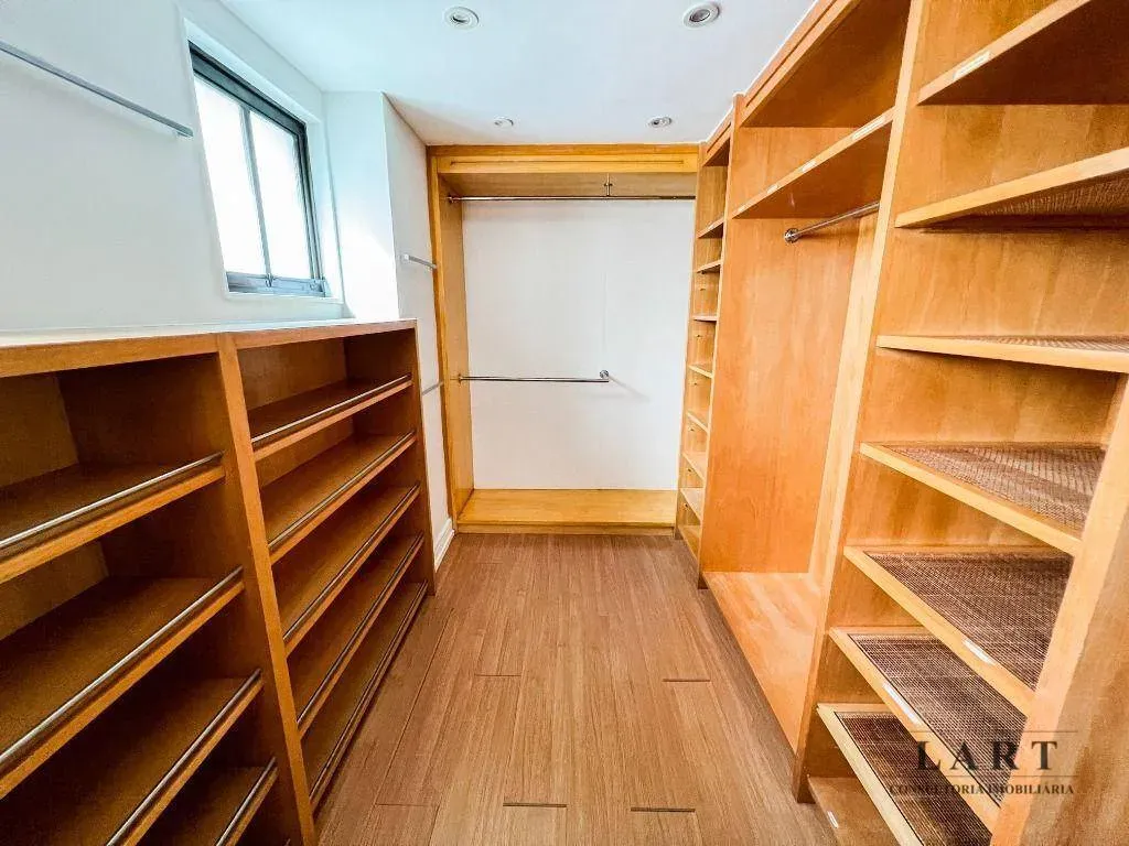 Apartamento com 3 dormitórios e 264 m² com 3 vagas — photo 30