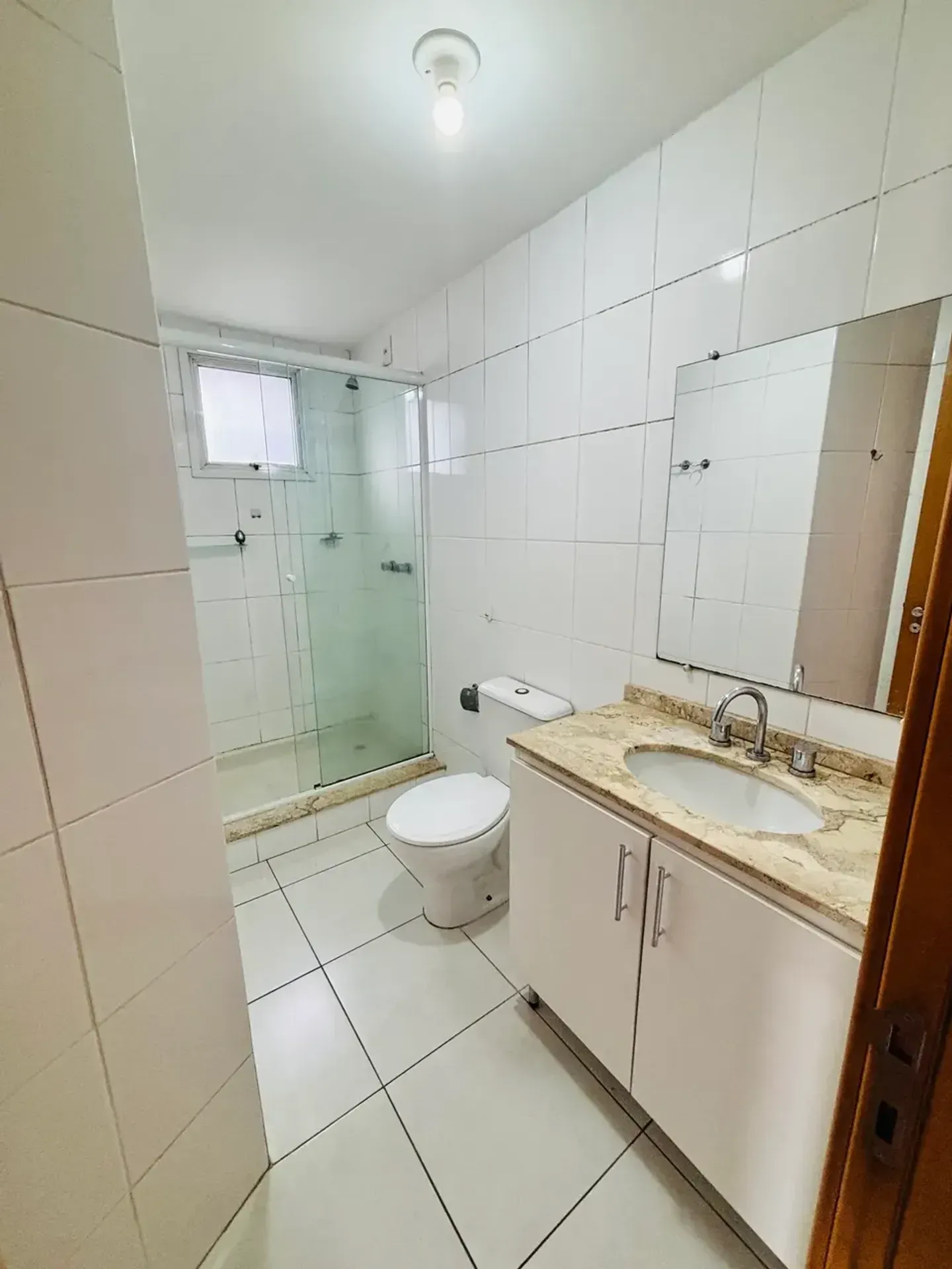 1-bedroom 1-bath apartment with a balcony — photo 28