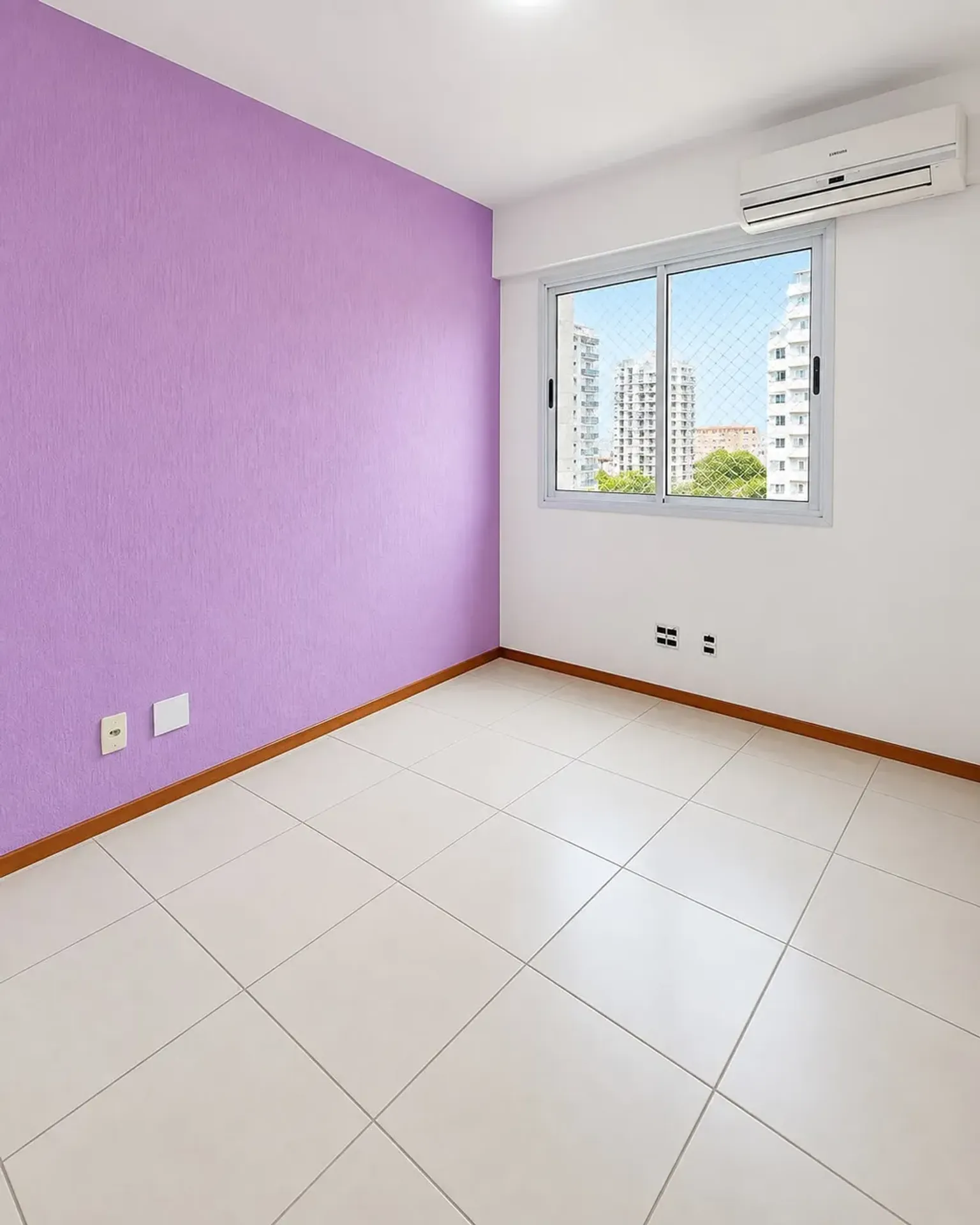 Apartment on the 10th floor with a glass-enclosed balcony — photo 3