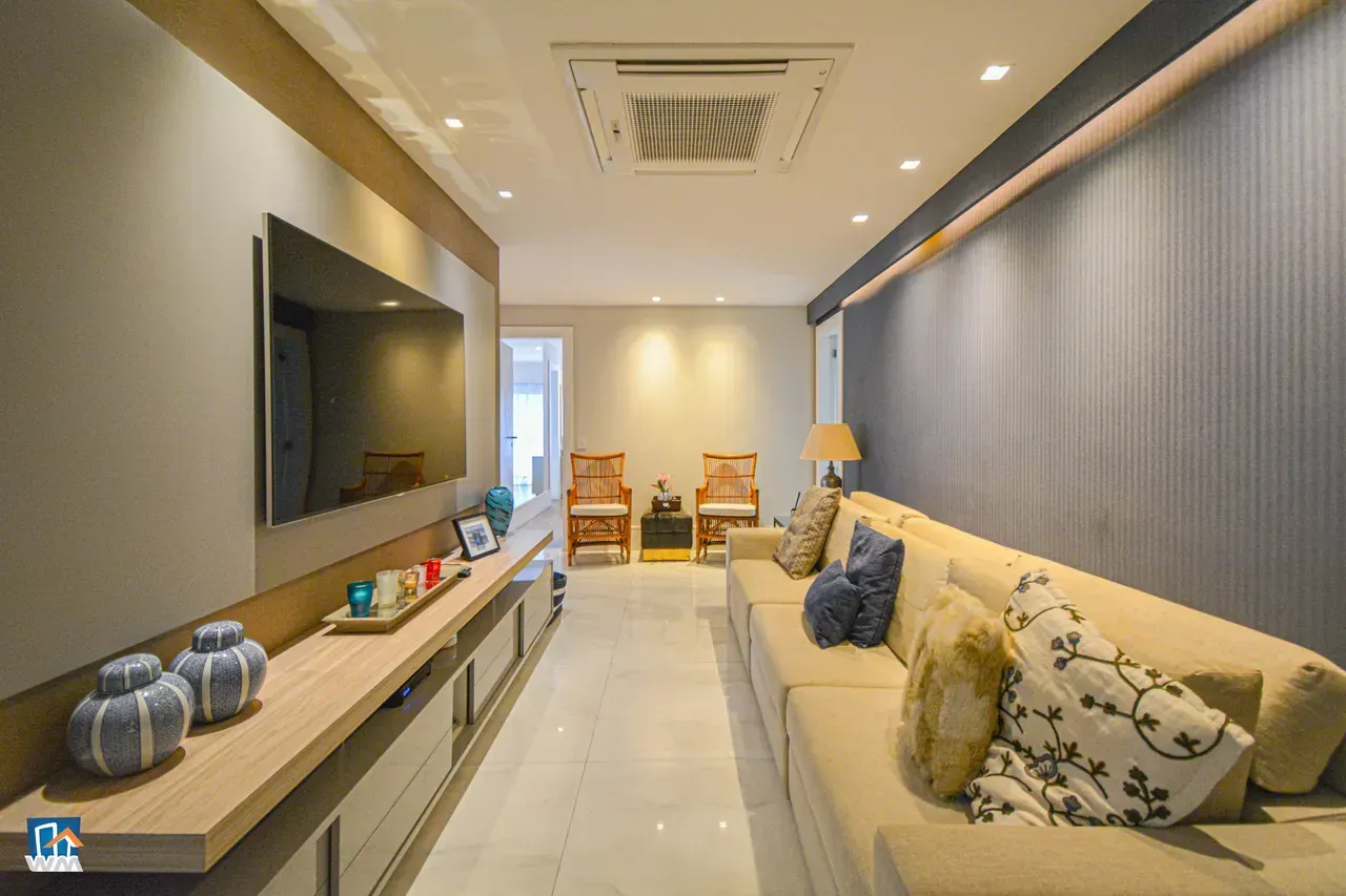 4-bedroom apartment with open-plan kitchen and electric stove — photo 10