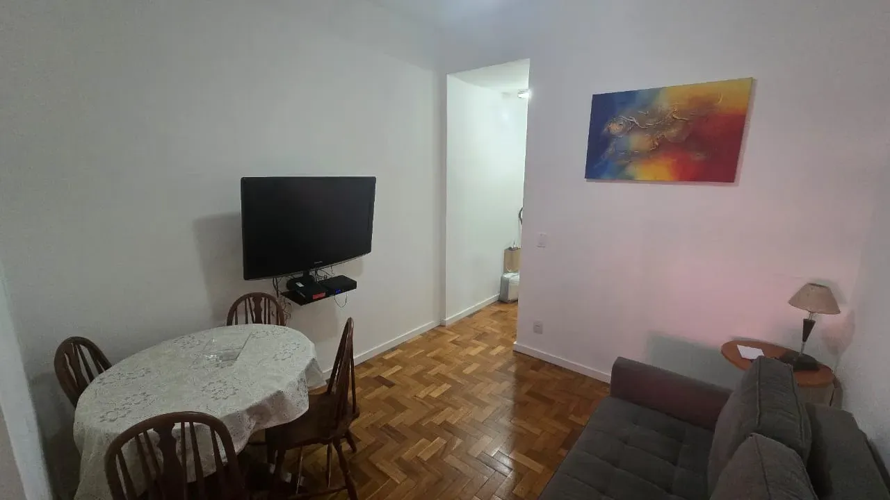 One-bedroom apartment with wood or laminate floors — photo 14