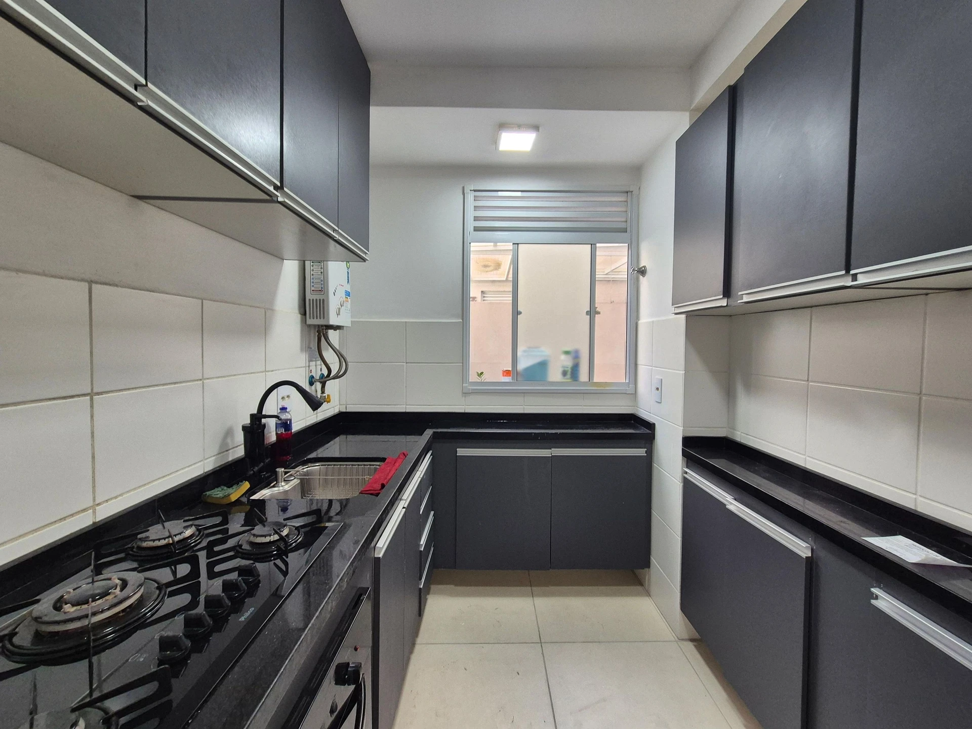 2-bedroom apartment in a building with a gym — photo 7