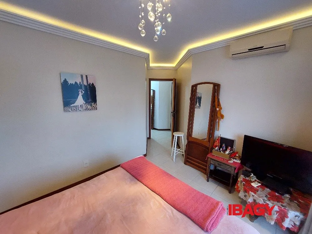 Apartamento amueblado de 4 dormitorios con balcón cerrado y 159 m² — photo 3