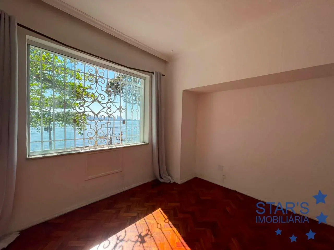 Будинок 250 м² із вікнами від підлоги до стелі — photo 16
