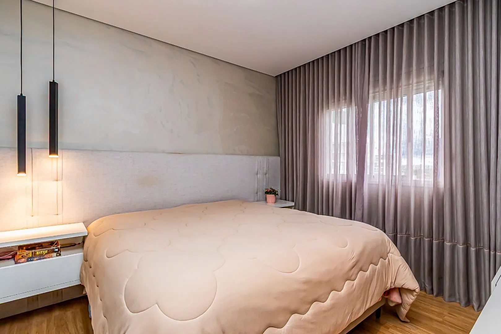 Glass-enclosed balcony in a 3-bedroom apartment, 110 m² — photo 29