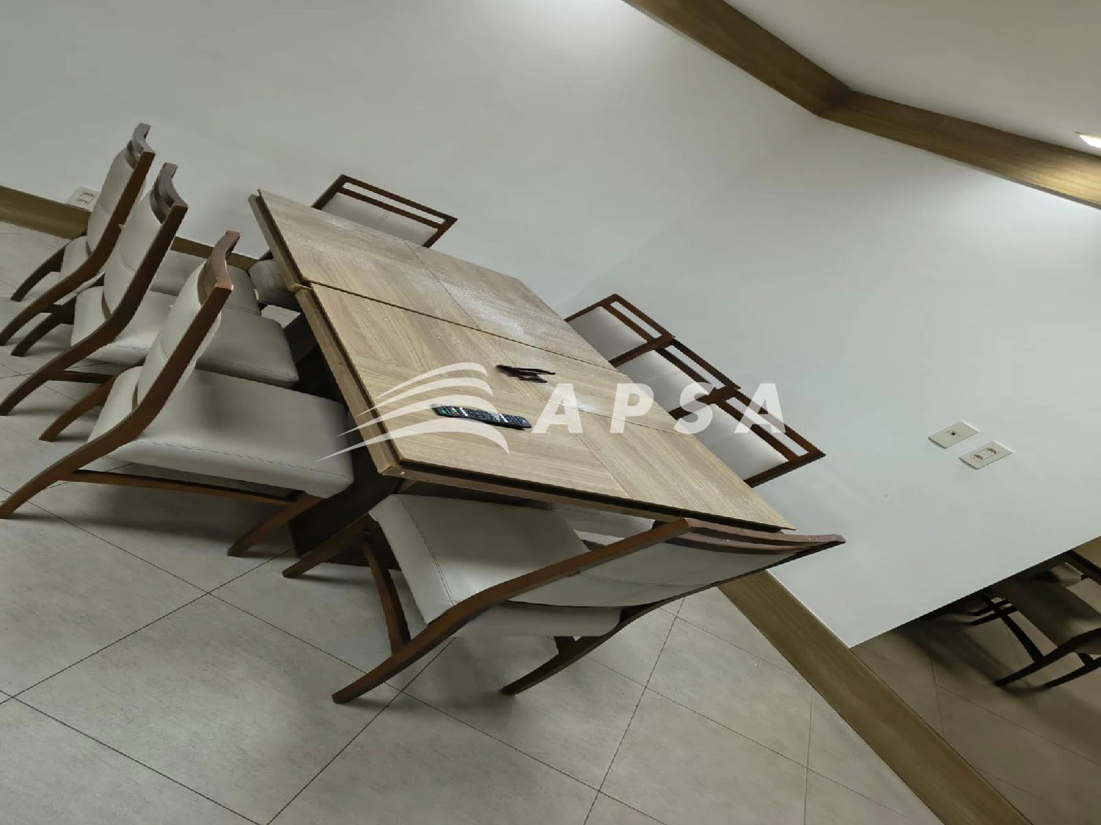 141 m² apartment with 4 bedrooms and enclosed balcony — photo 27