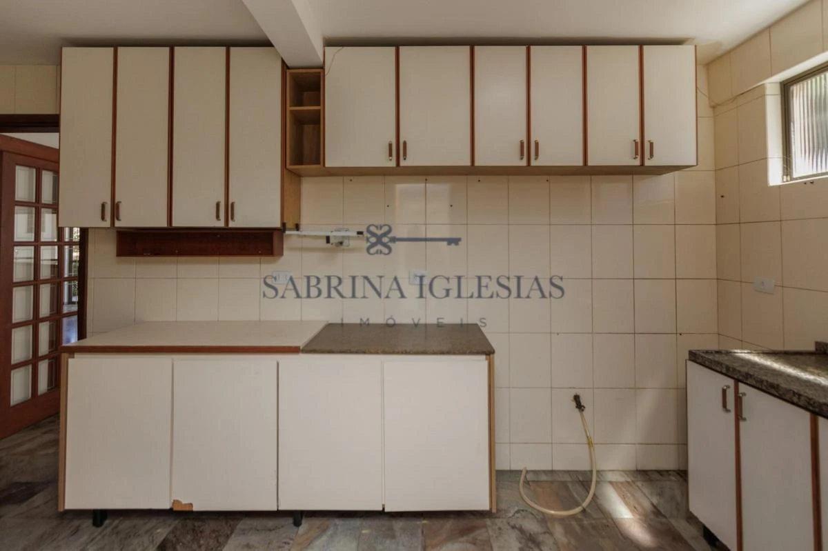 4-bedroom house with a grill on the balcony in Curitiba — photo 23
