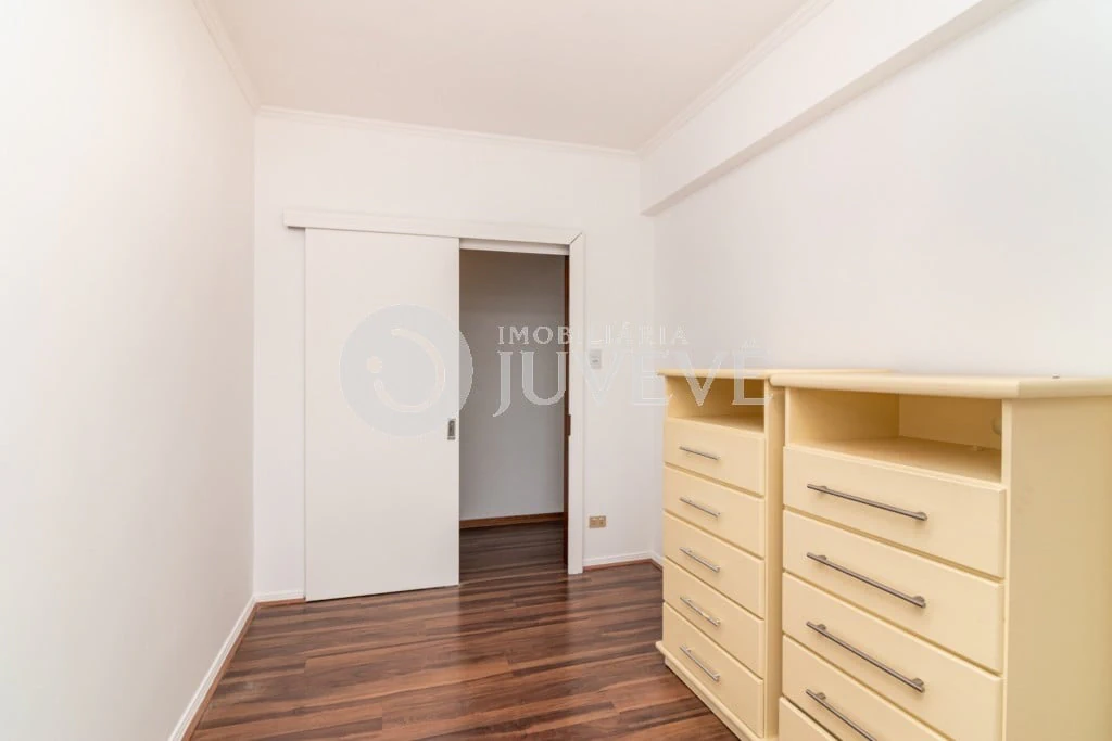 130 m² apartment with a walk-in closet and a bathtub — photo 14