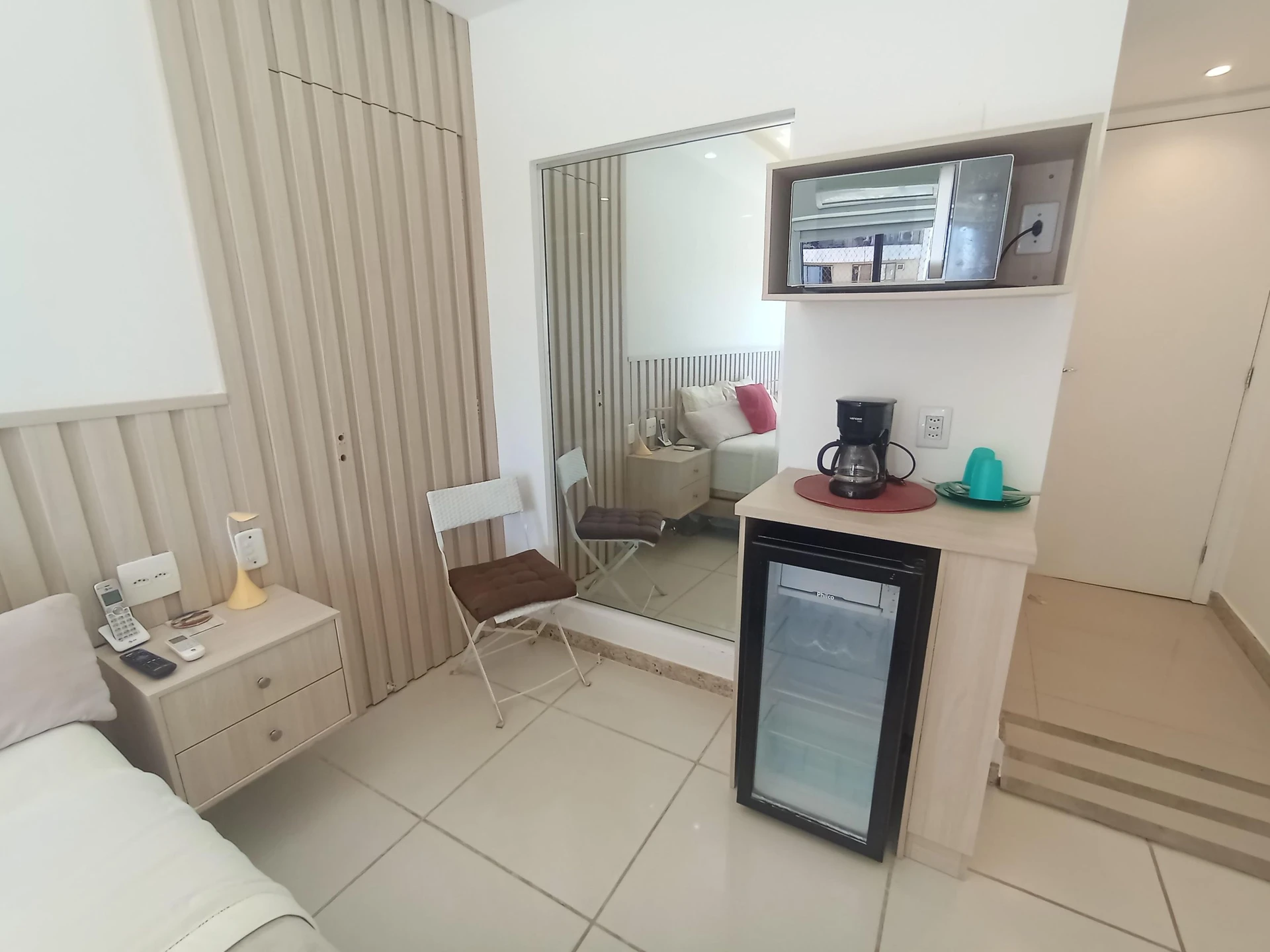 Estudio sin amueblar con balcón y 1 dormitorio en suite — photo 2