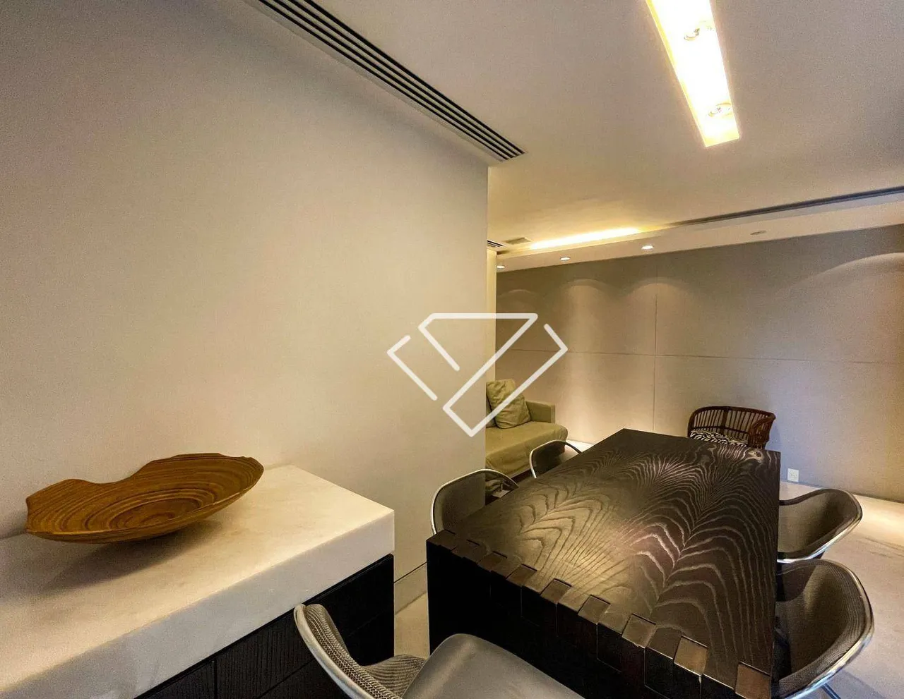 Furnished 2-bedroom apartment with closed kitchen 82 m² — photo 14