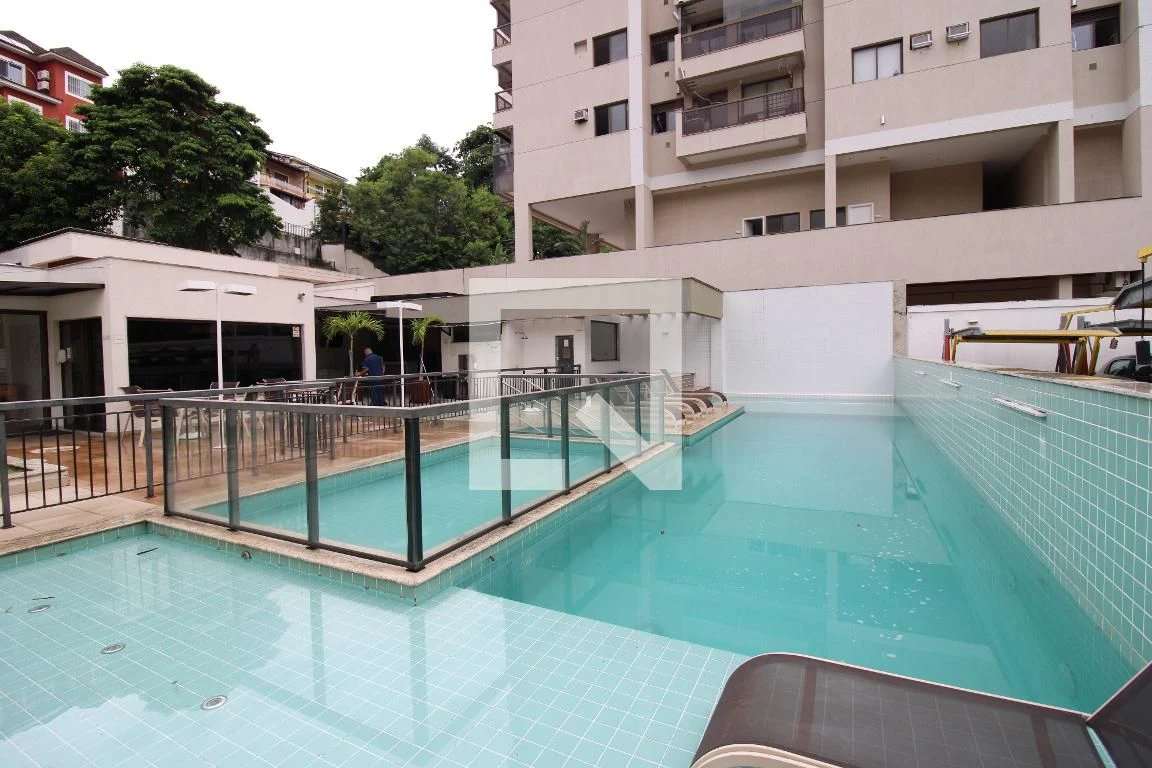 Furnished 2-bedroom apartment with glass balcony — photo 78
