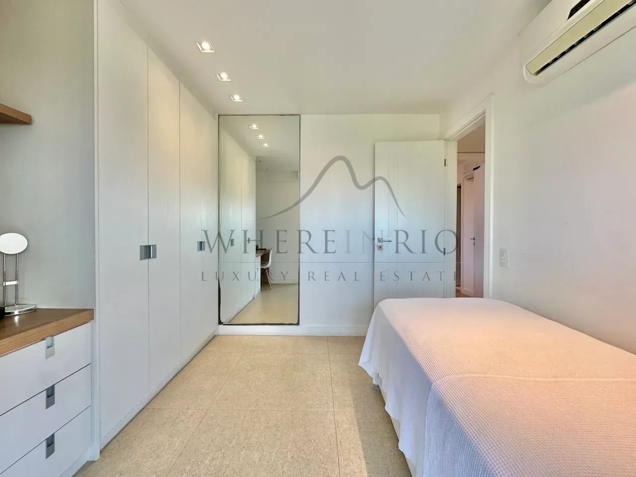 3-bedroom penthouse with 3 bathrooms — photo 22
