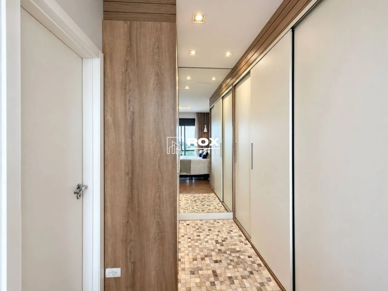 Floor-to-ceiling windows in a 3-bedroom apartment, 150 m² — photo 34