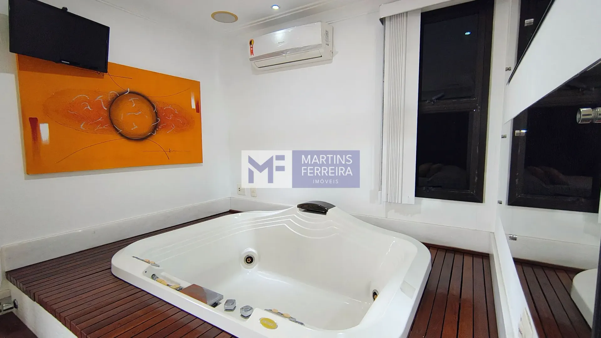 Furnished apartment with 5 bedrooms and a balcony — photo 22