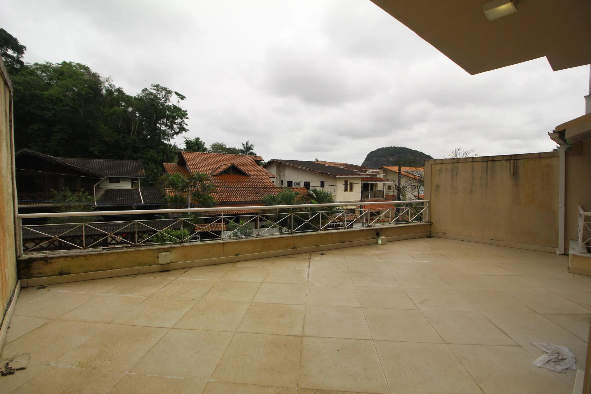 4-bedroom house with a mountain view — photo 19