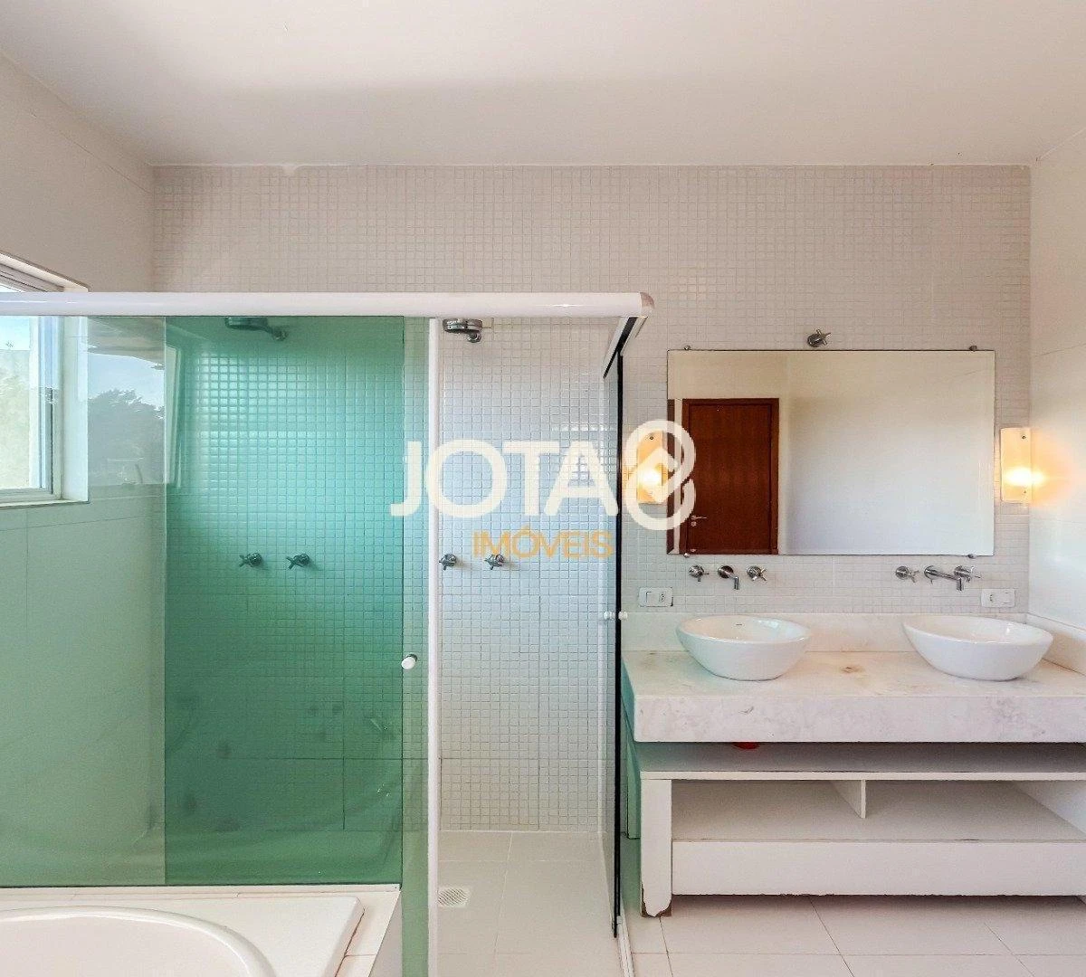 Spacious house with 3 en-suite bedrooms and 526 m² — photo 13