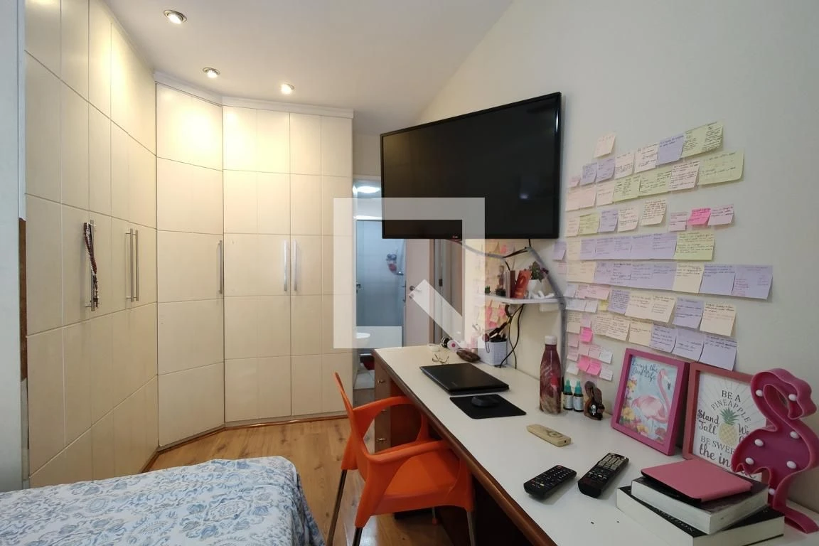 Glass-enclosed balcony in a 3-bedroom apartment, 155 m² — photo 48
