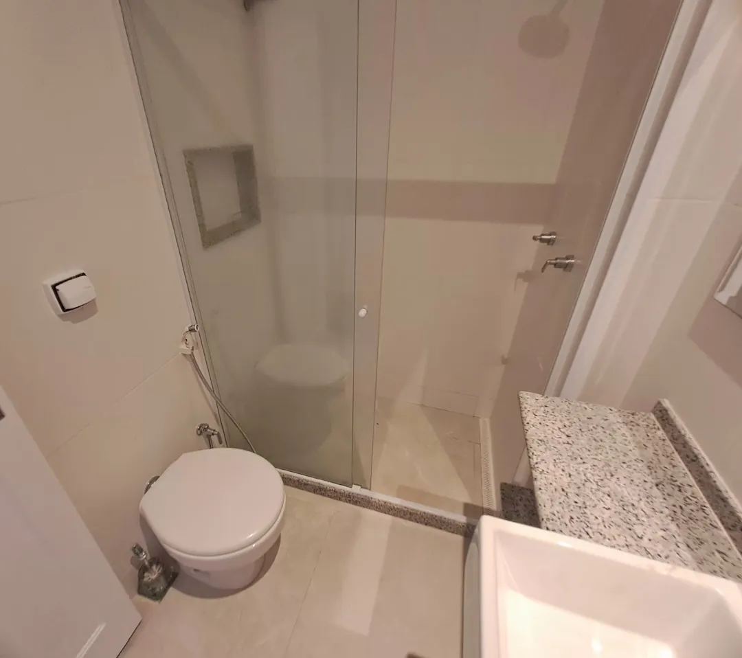 Wood or laminate floors in a one-bedroom apartment, 45 m² — photo 32