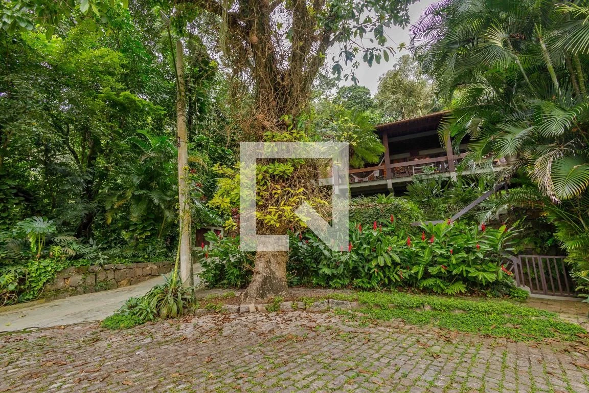 4-bedroom house with a walk-in closet in Rio de Janeiro — photo 69