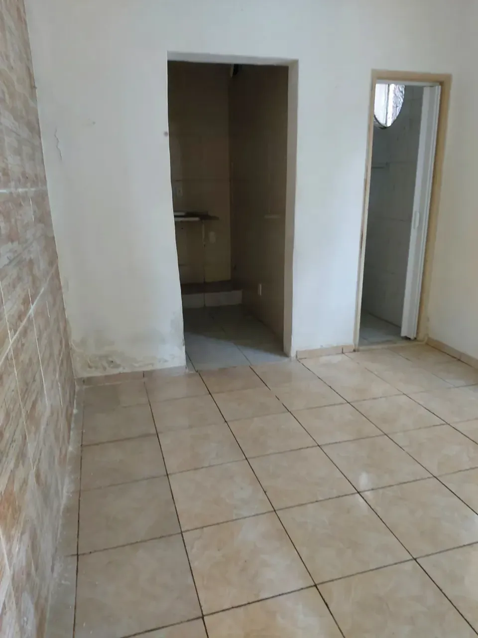 House with no parking, 2 bedrooms, electric shower — photo 6