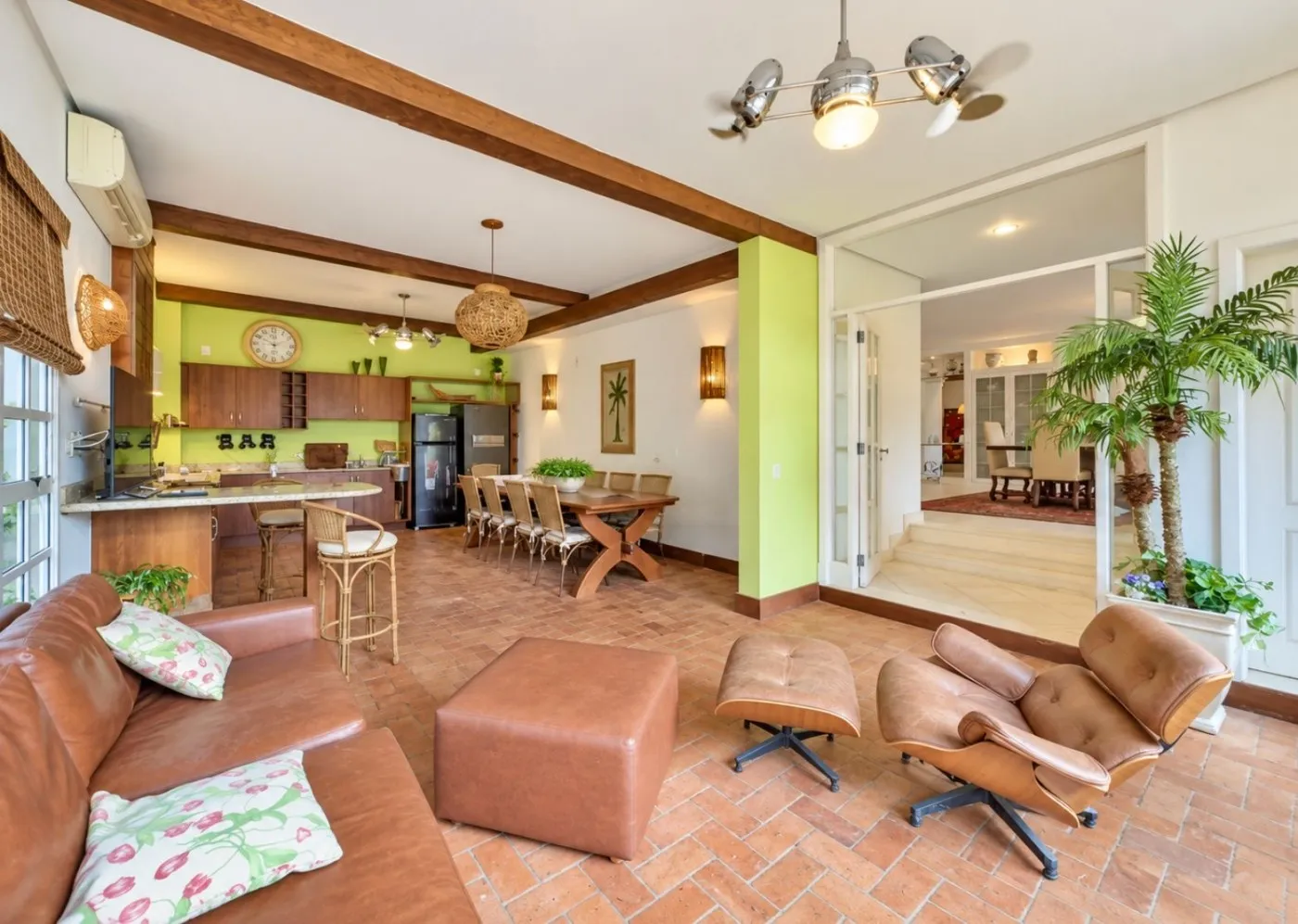 Furnished house, 660 m², with a water view — photo 37