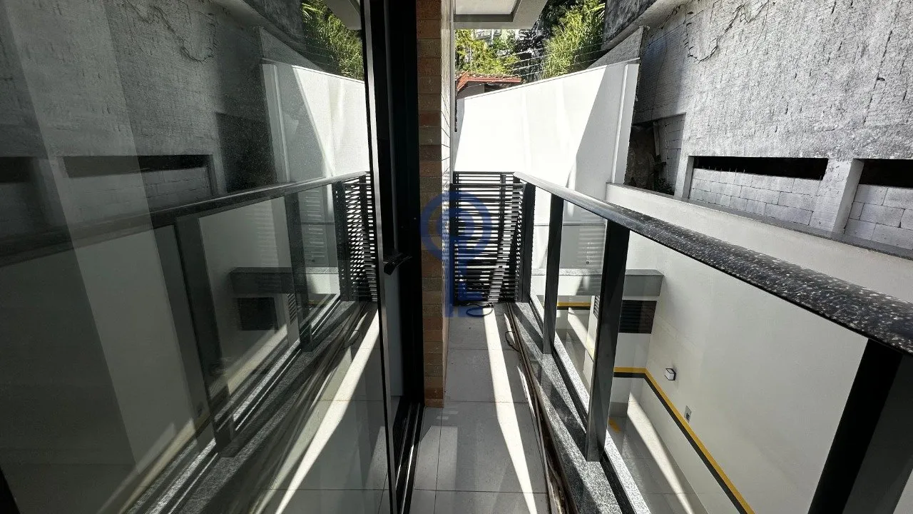 25 m² studio with 1 parking spot, balcony and open-plan kitchen — photo 15