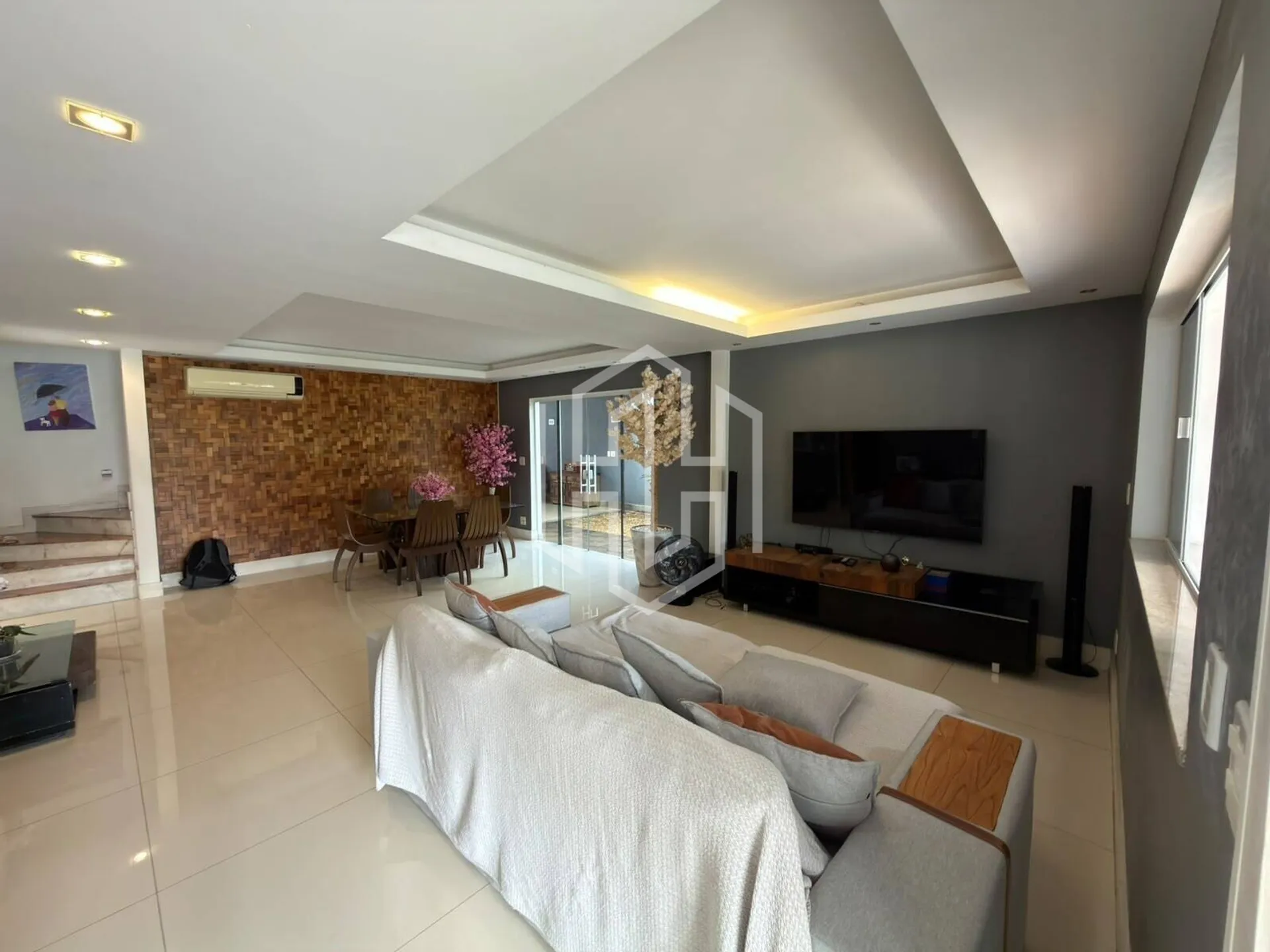 Балкон з грилем та 5 спалень: будинок 450 м² — photo 4