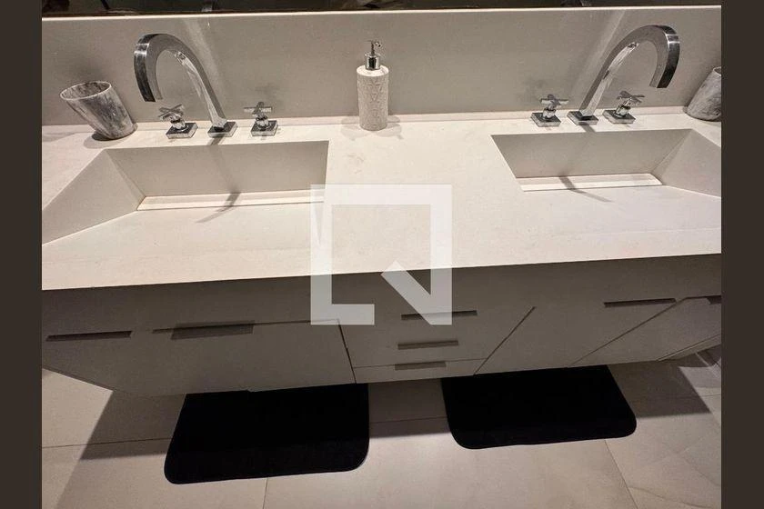 Rental house with 4 suites and 450 m² — photo 41