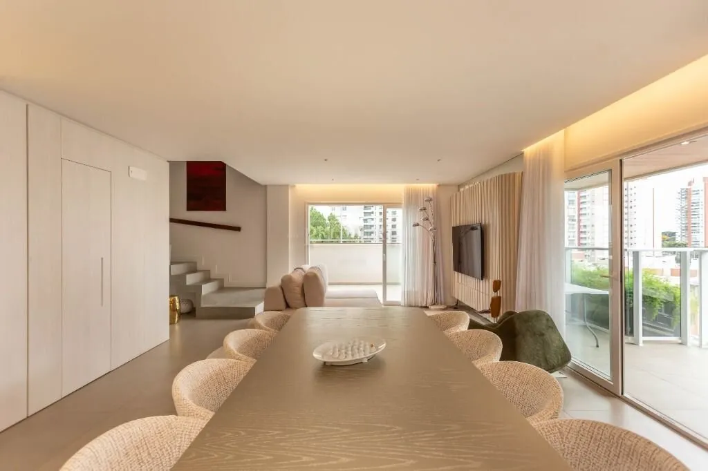 Furnished apartment, 194 m², with floor-to-ceiling windows — photo 10