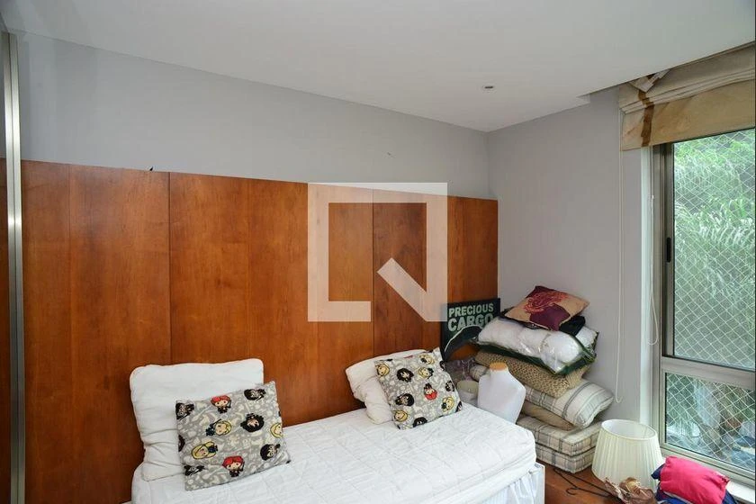 298 m² rental apartment with 4 en-suite bedrooms and balcony — photo 32