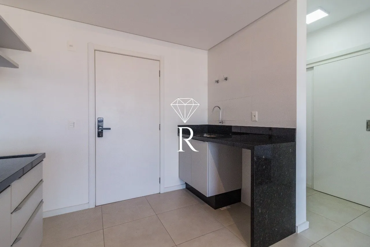 Furnished 1-bedroom apartment with open-plan kitchen — photo 21