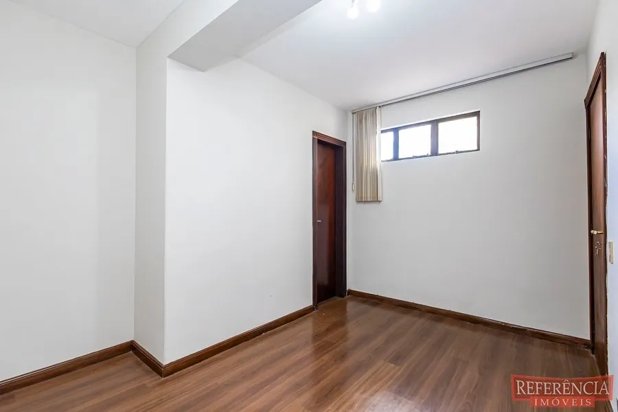 Condo house with 3 bedrooms and a closed kitchen — photo 41