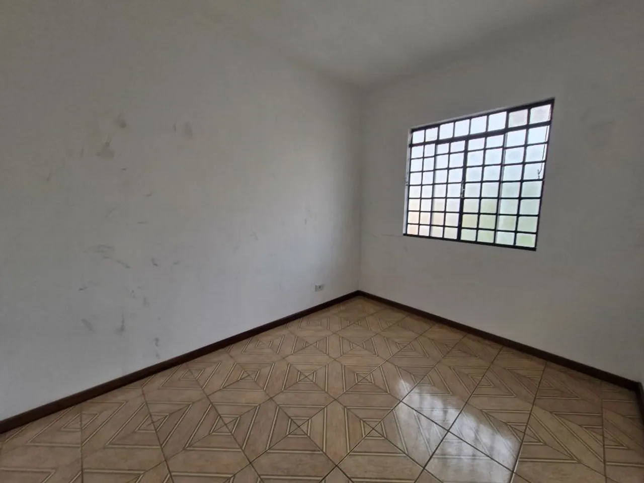 House with 3 bedrooms, 1 bathroom and 2 parking spots — photo 7