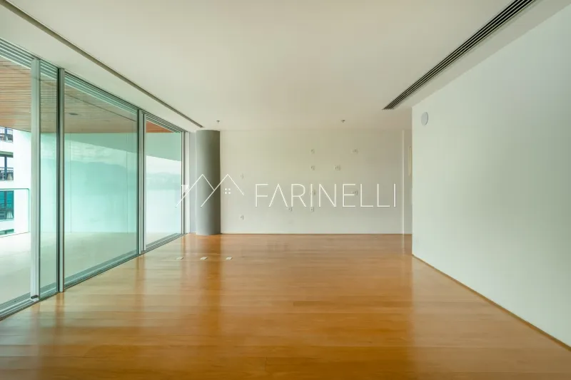 Renovated apartment with a balcony and lake views — photo 5