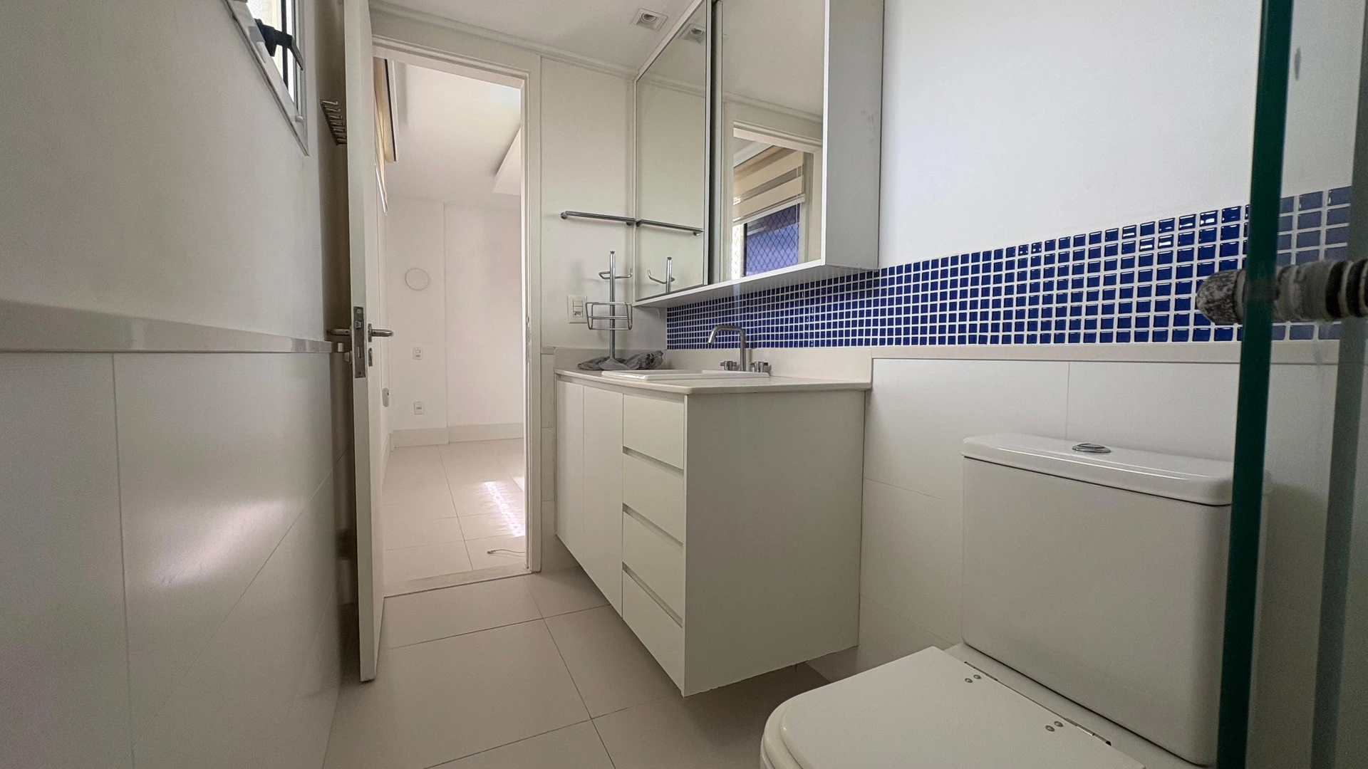 3-bedroom apartment with a glass-enclosed balcony — photo 21