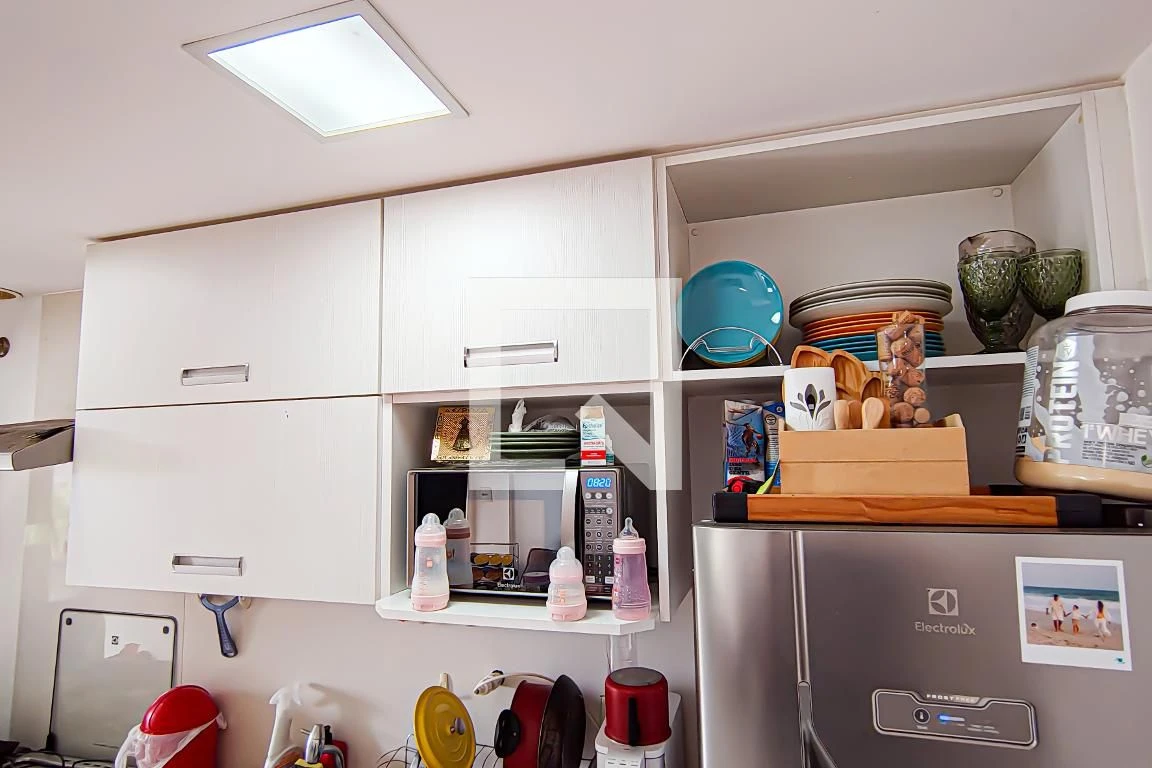 Apartamento mobiliado com 2 quartos e varanda com churrasqueira — photo 4