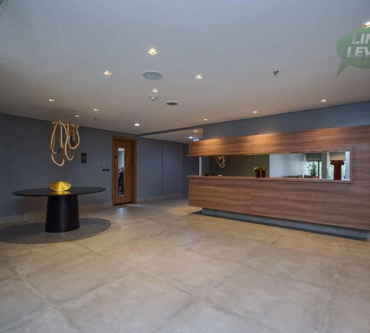 One-bedroom apartment in a building with a coworking space — photo 9