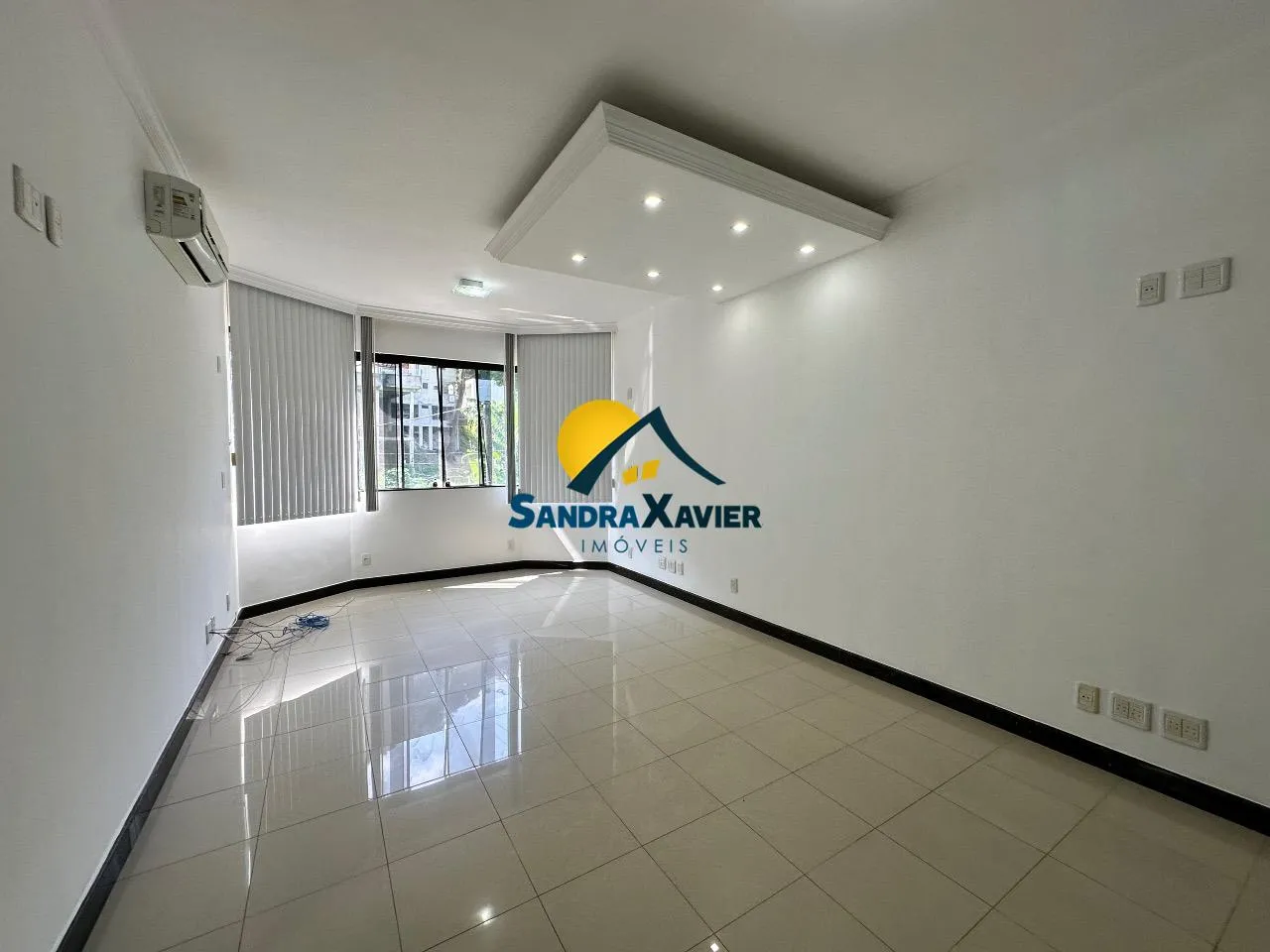 Casa com 4 quartos e 5 banheiros, varanda com churrasqueira — photo 14