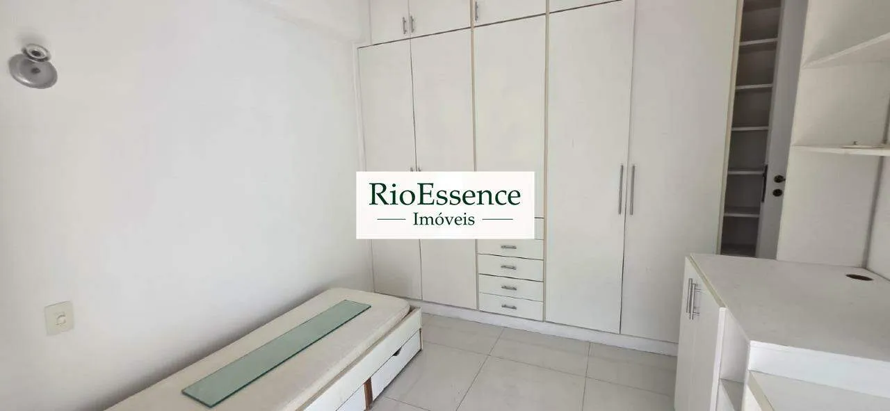 Unfurnished apartment with 3 bedrooms and an enclosed balcony — photo 3