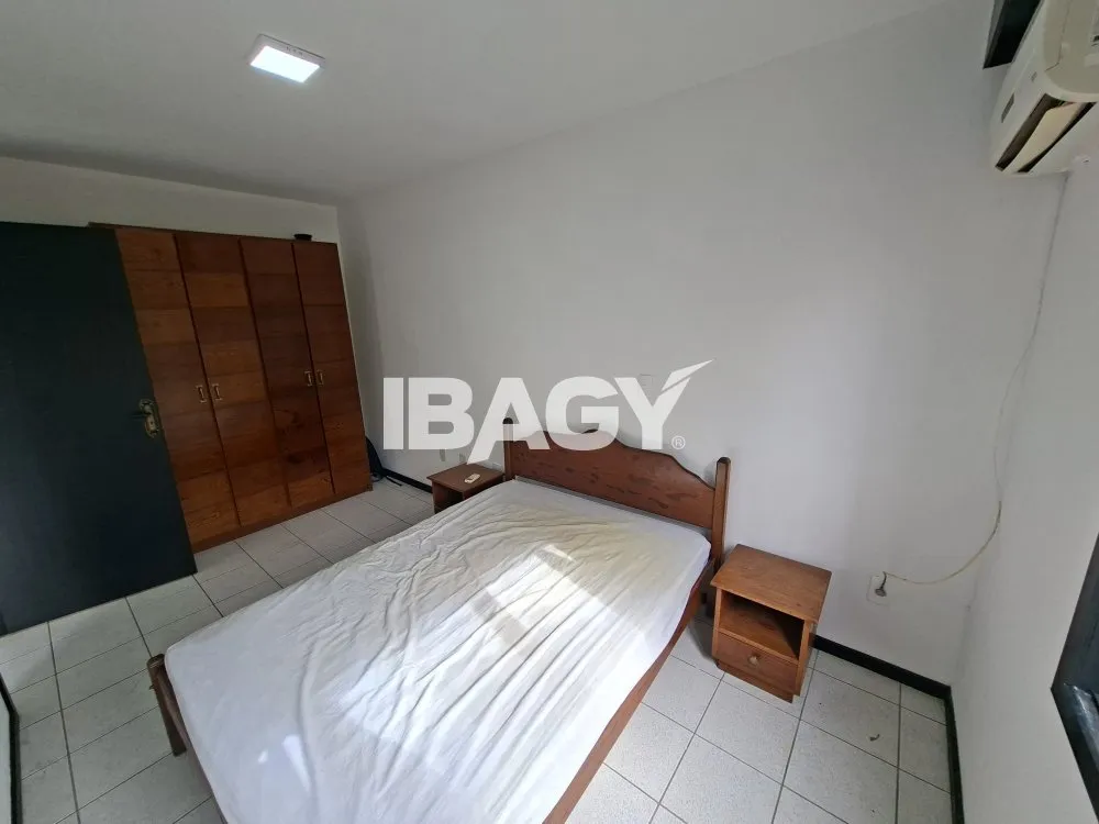 1-bedroom apartment with kitchenette and tiled bathroom — photo 7