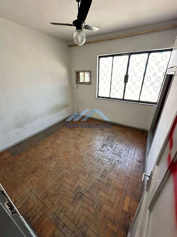 House with no parking, 4 bedrooms and 2 bathrooms — photo 6
