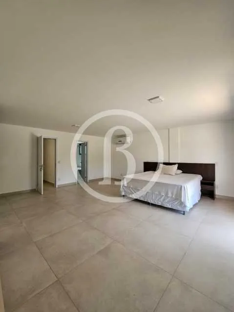 House with 4 bedrooms, 5 bathrooms and open-plan kitchen — photo 20