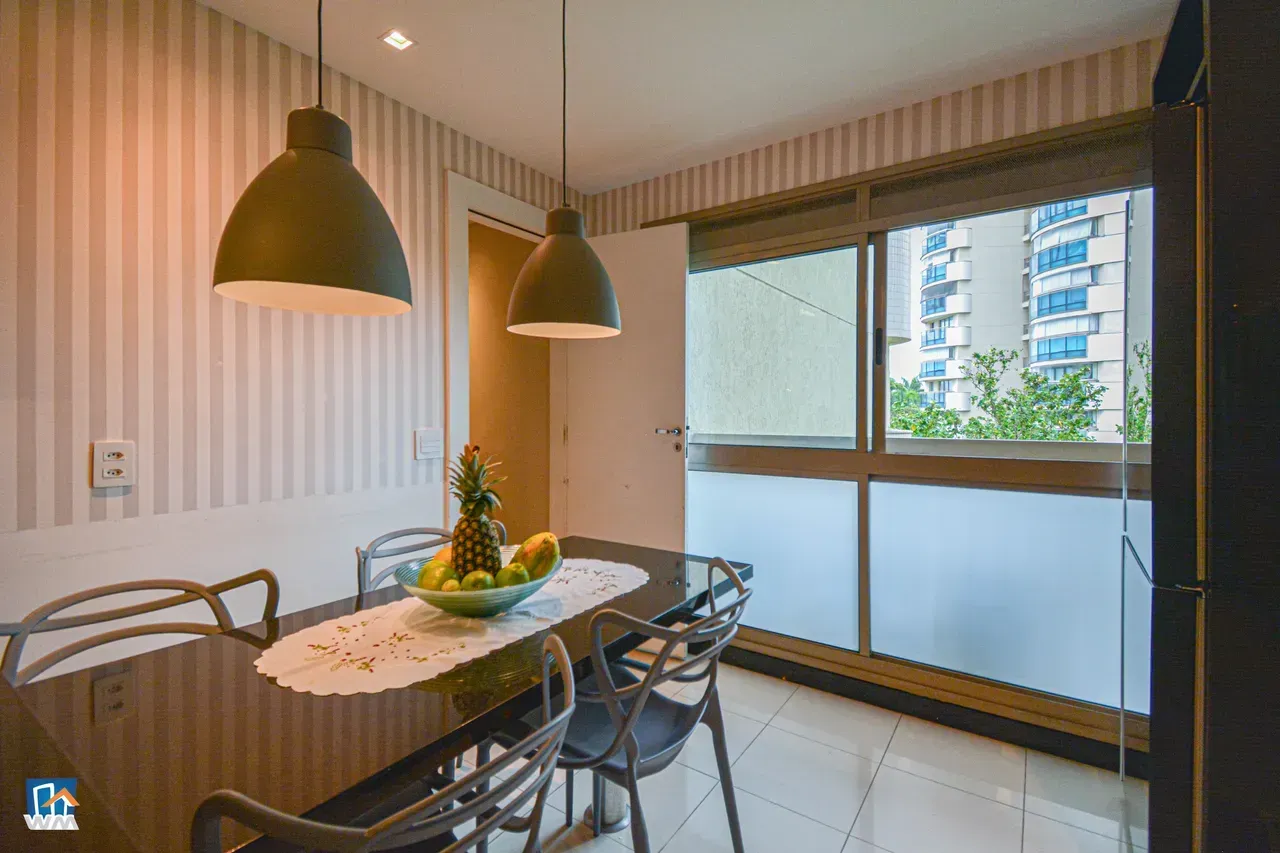 4-bedroom apartment with open-plan kitchen and electric stove — photo 37