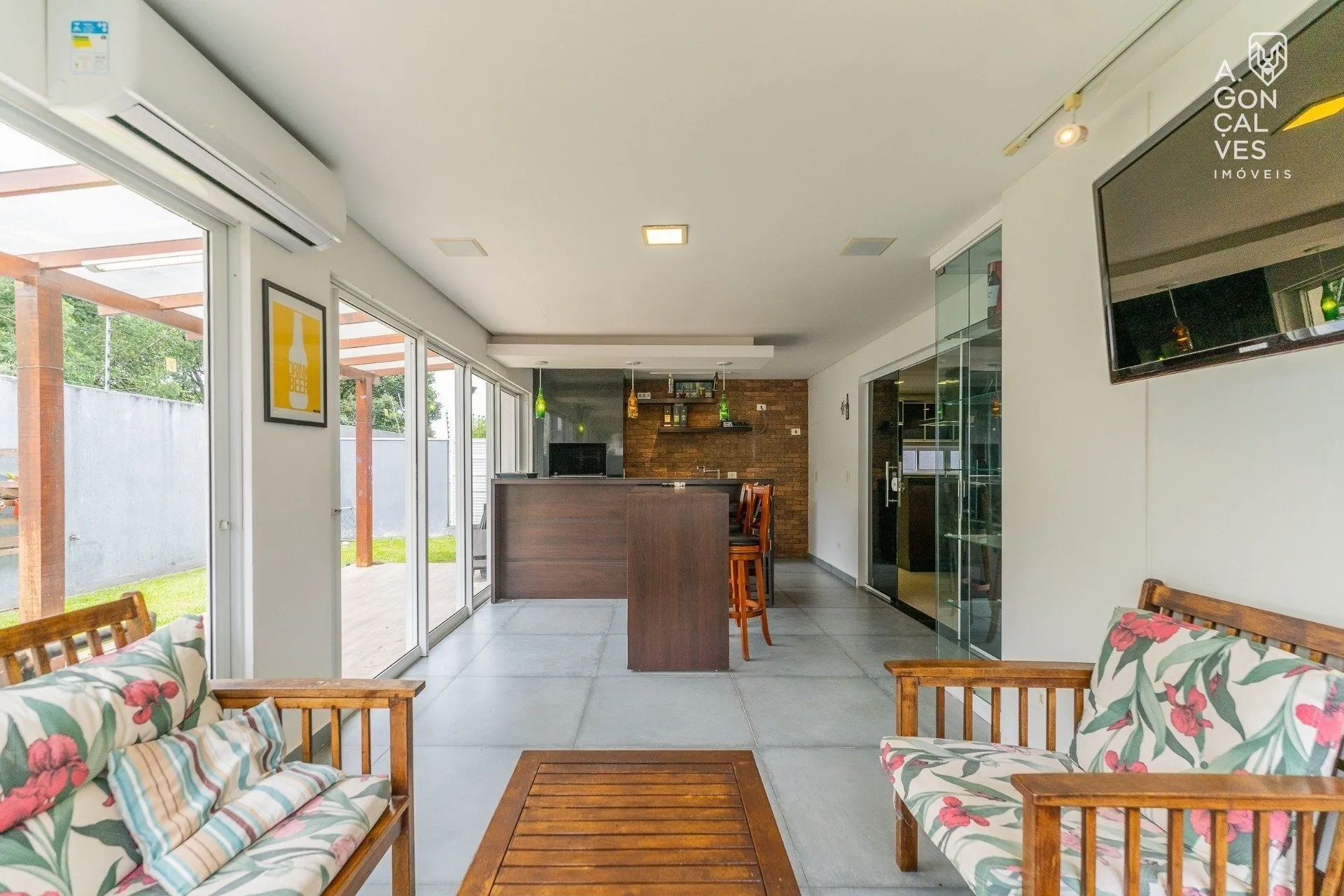 Furnished 4-bedroom house with hot tub and 4 parking spots — photo 18