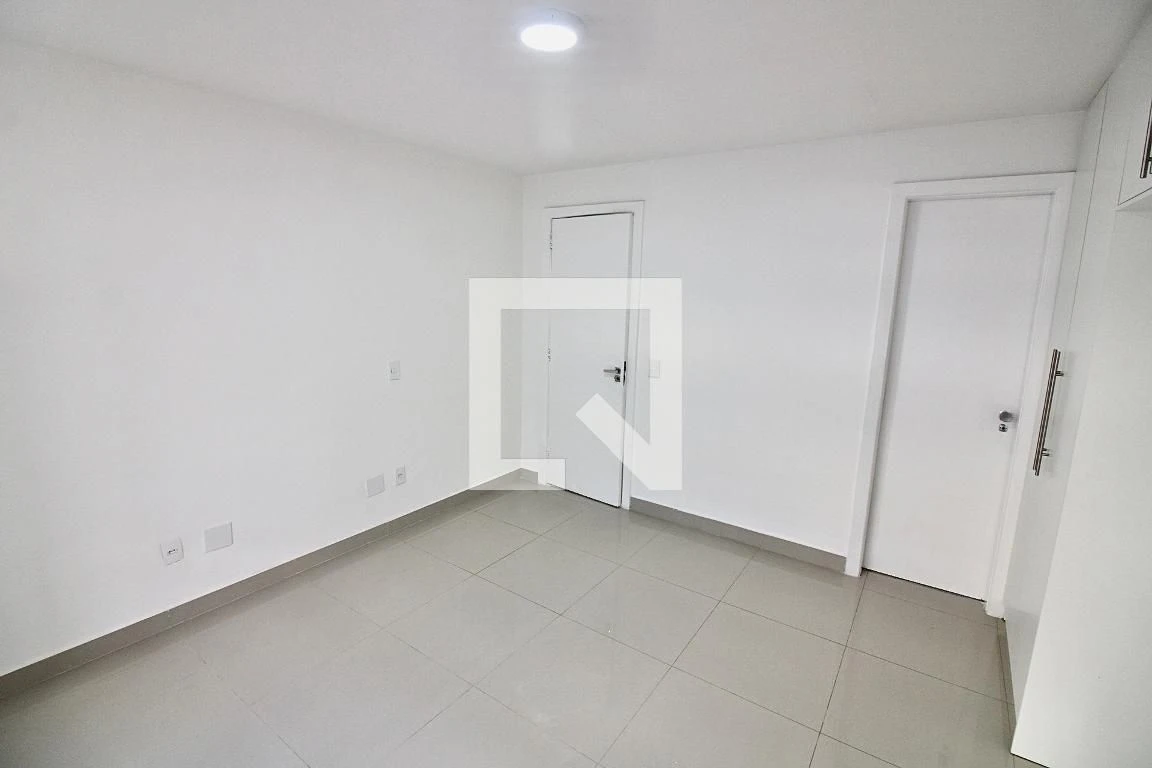 3-bedroom apartment, 1 with its own bathroom, 200 m² — photo 17