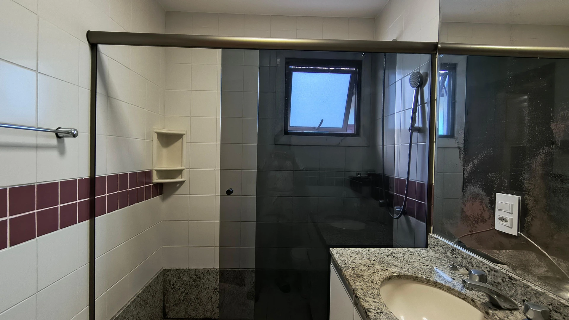 Condo house with balcony and 3 en-suite bedrooms — photo 25