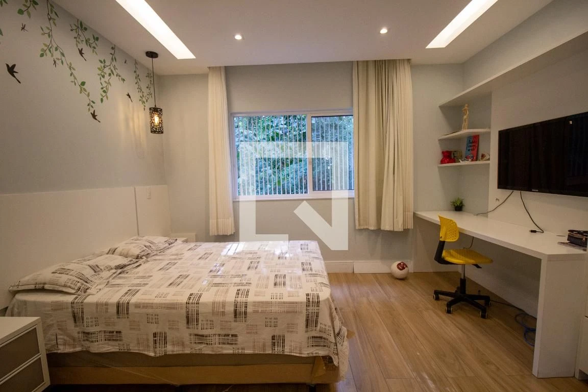 4-bedroom house with a bathtub in Rio de Janeiro — photo 91
