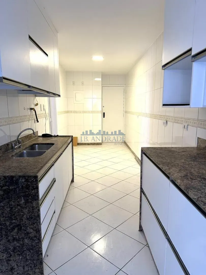 Glass-enclosed balcony in a 4-bedroom apartment, 197 m² — photo 13